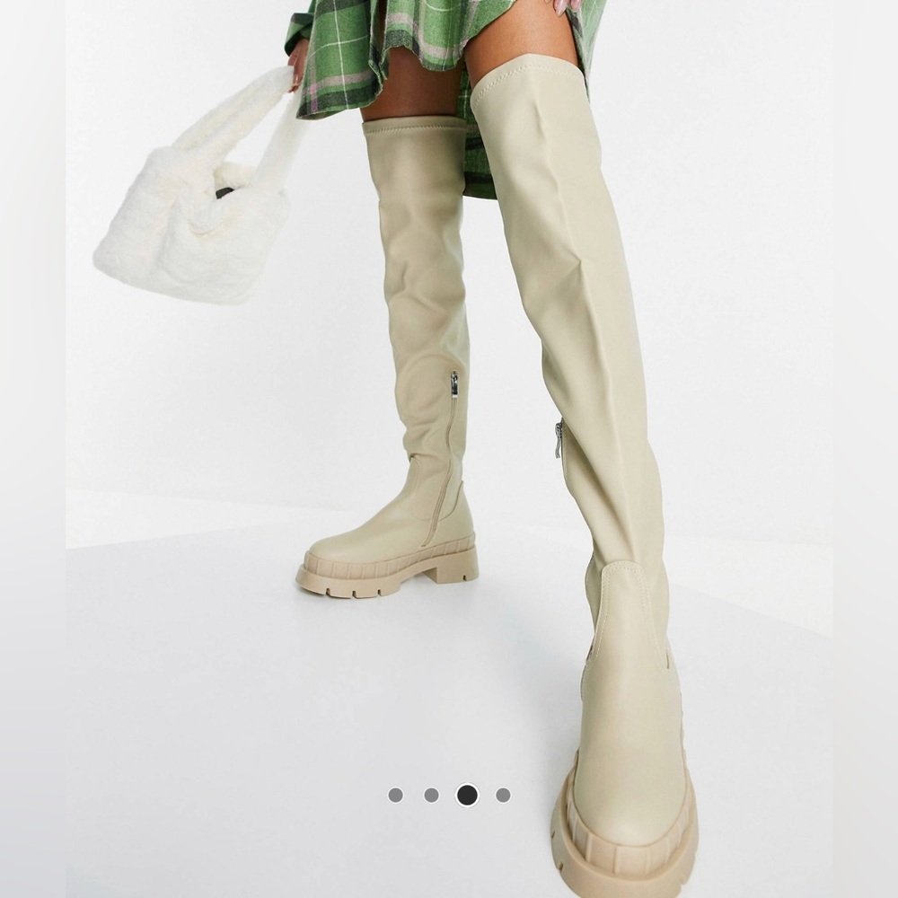 Raid wide fit over the knee stretch boot in beige